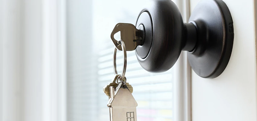 Bifold Door Knob Replacement in Hollister, California